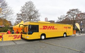 Dhl lancia a Berlino il Paketbus, ufficio mobile per spedire e ritirare pacchi